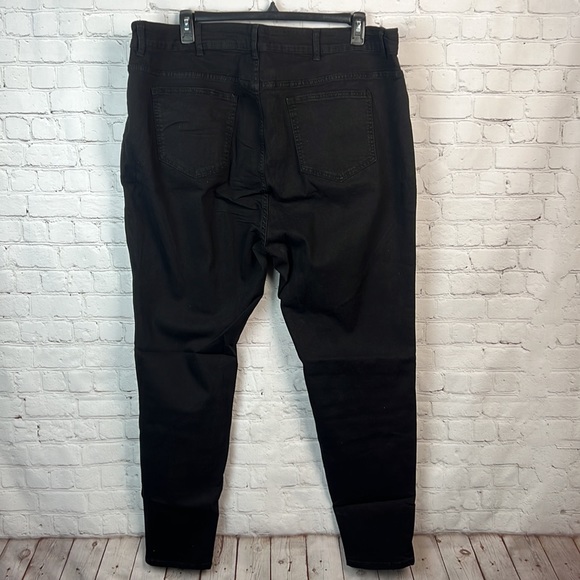 BloomChic Black Stretchy High Rise Jeans Plus Size 20 (2X) & 26 (4X) - Picture 6 of 7